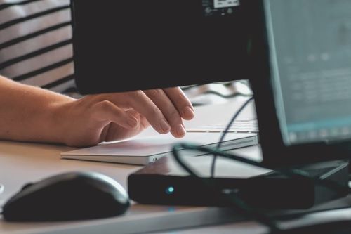 網絡安全風險加劇 軟件信息服務及金融業成Web應用攻擊重災區